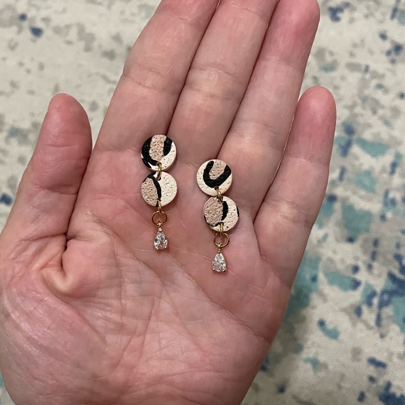 Dainty Leopard Print CZ Earrings - Picture 3 of 4